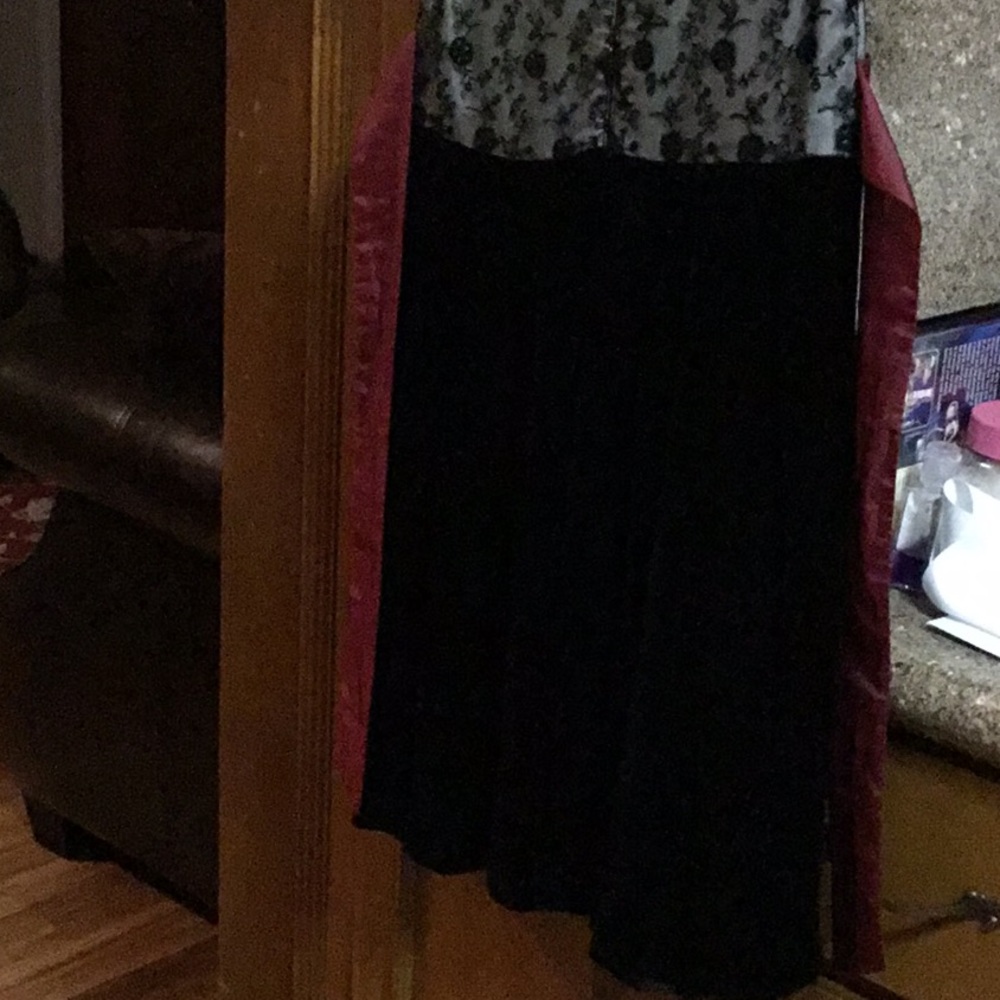 Dress - Picture 3 of 3